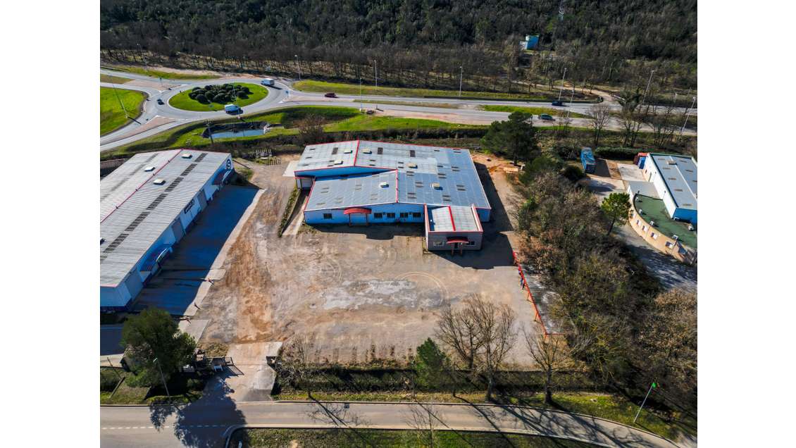 AV local d'activités 1 740m² Nicopolis Brignoles
