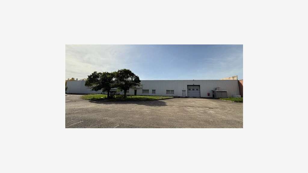 Entrepôt 1970m² zone du Parc du Chène à Bron