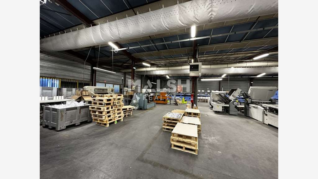 Vente bâtiment d'activités 1970m² à Bron prox A43