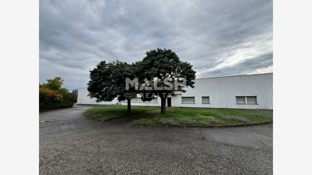Vente bâtiment d'activités 1970m² à Bron prox A43