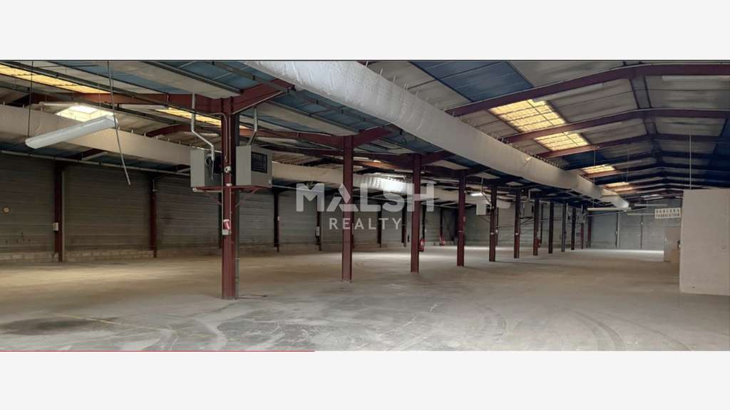 Vente bâtiment d'activités 1970m² à Bron prox A43