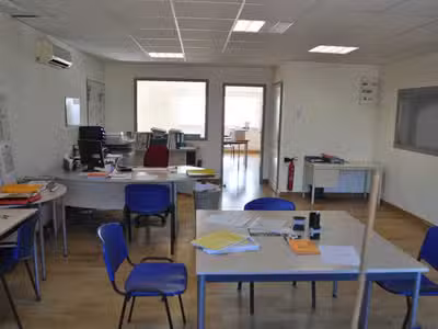 À Vendre – Local d'Activités de 600 m² à Cambes, L