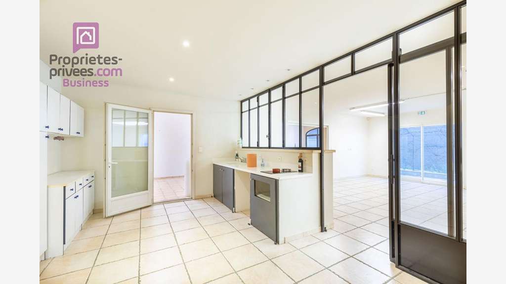 A vendre murs hangar bureaux 410m² Carpentras