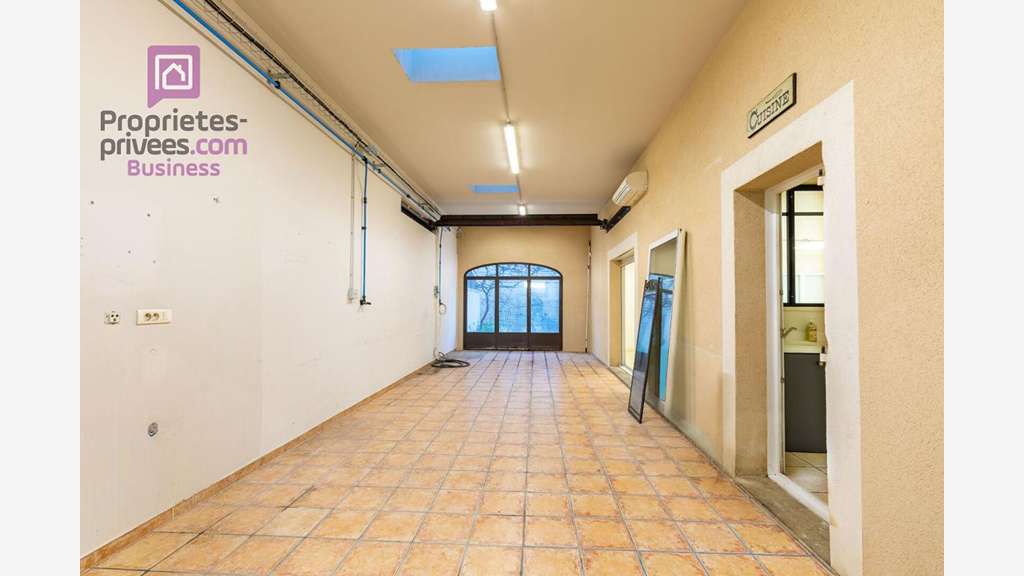 A vendre murs hangar bureaux 410m² Carpentras