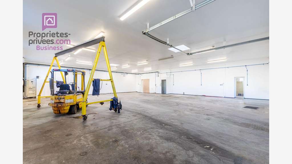 A vendre murs hangar bureaux 410m² Carpentras
