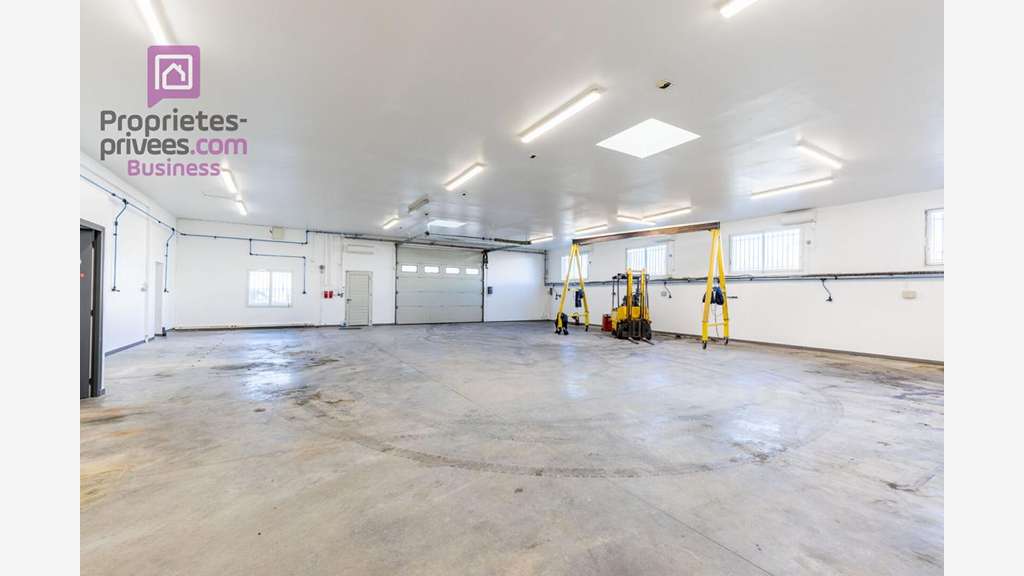 A vendre murs hangar bureaux 410m² Carpentras