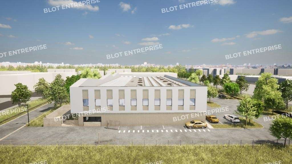 A vendre local 975m² parc Spirit de la Fleuriaye