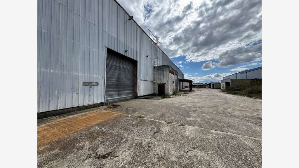 Entrepôt 2800m² à vendre ZI Castelculier