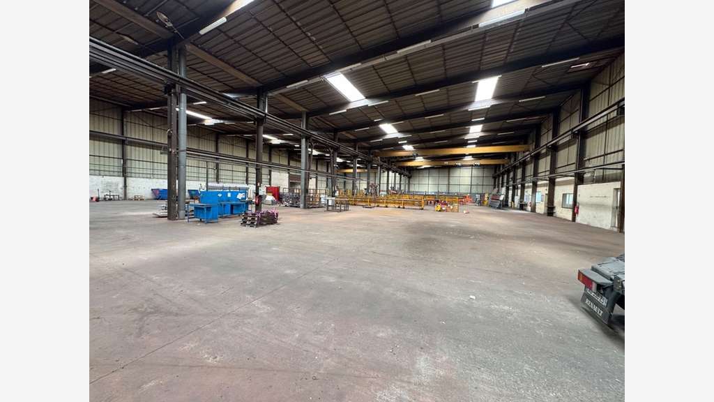 Entrepôt 2800m² à vendre ZI Castelculier
