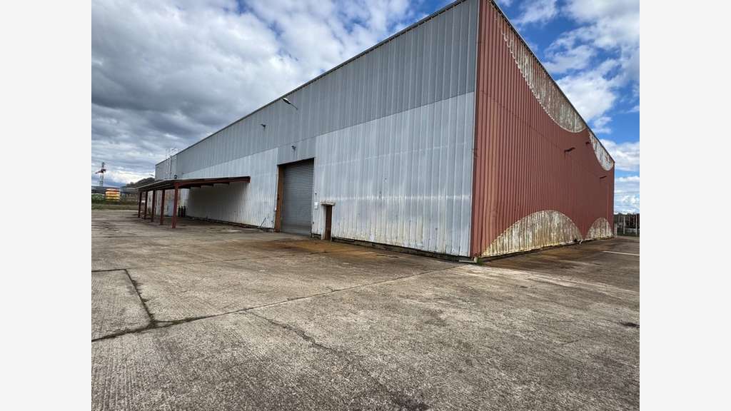 Entrepôt 2800m² à vendre ZI Castelculier