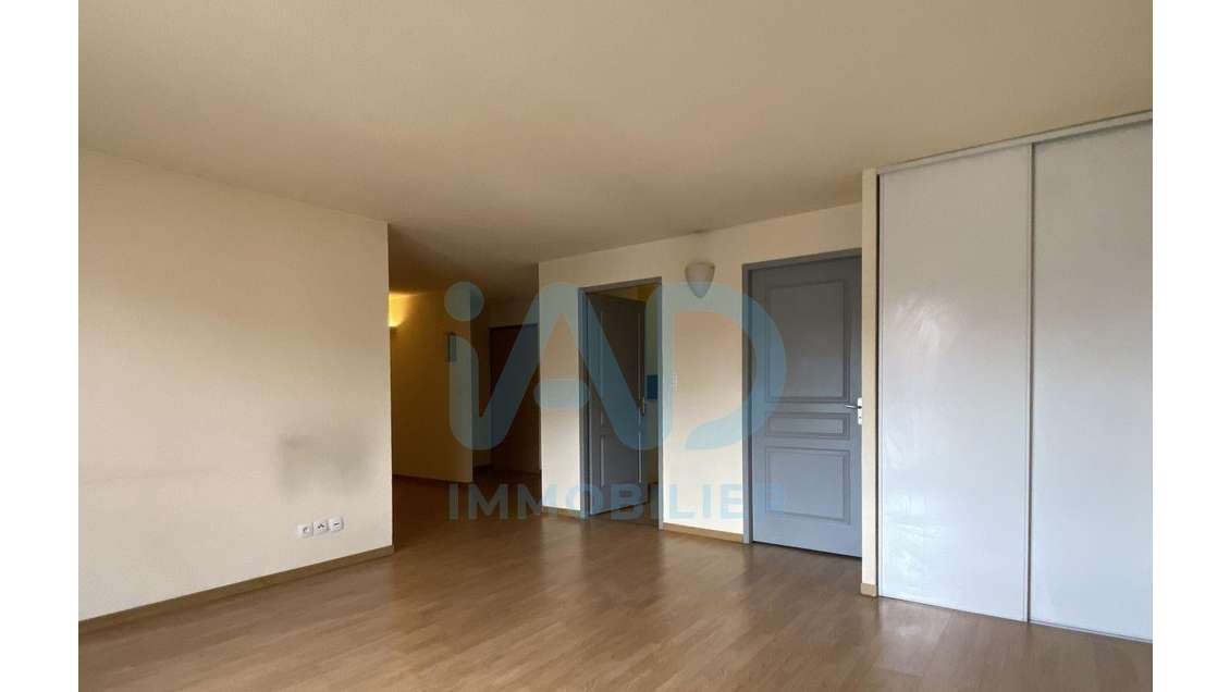 Vente local professionnel 40m² R+1 à Castelginest