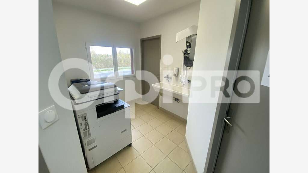 Local d'activité 1600m² sur 1ha proche Caussade