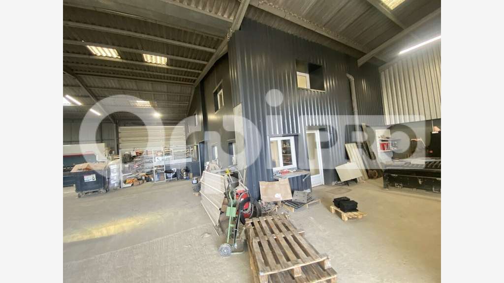 Local d'activité 1600m² sur 1ha proche Caussade