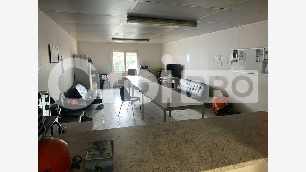 Local d'activité 1600m² sur 1ha proche Caussade