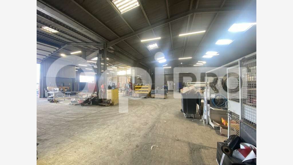 Local d'activité 1600m² sur 1ha proche Caussade