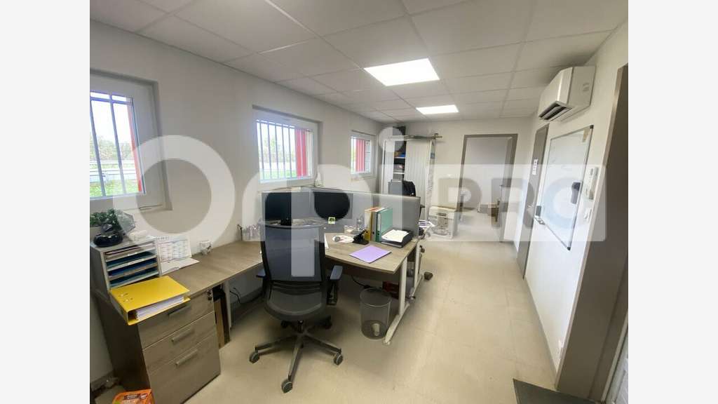 Local d'activité 1600m² sur 1ha proche Caussade
