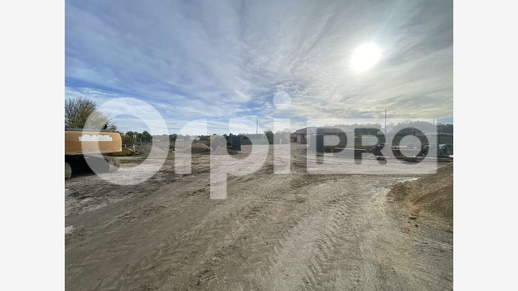 Local d'activité 1600m² sur 1ha proche Caussade
