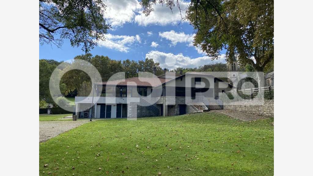 Local d'activité de 800m² à vendre à Caylus