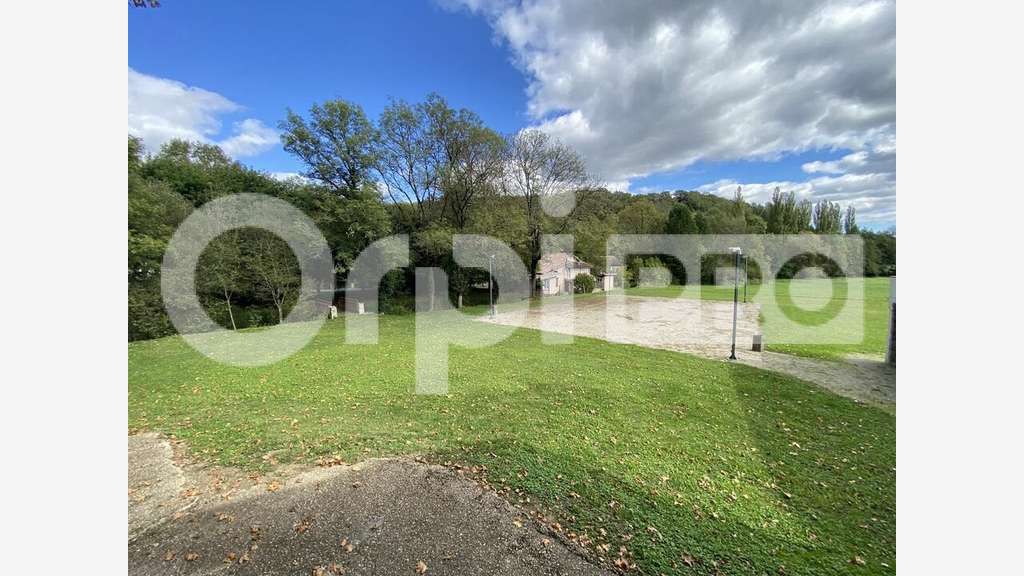 Local d'activité de 800m² à vendre à Caylus