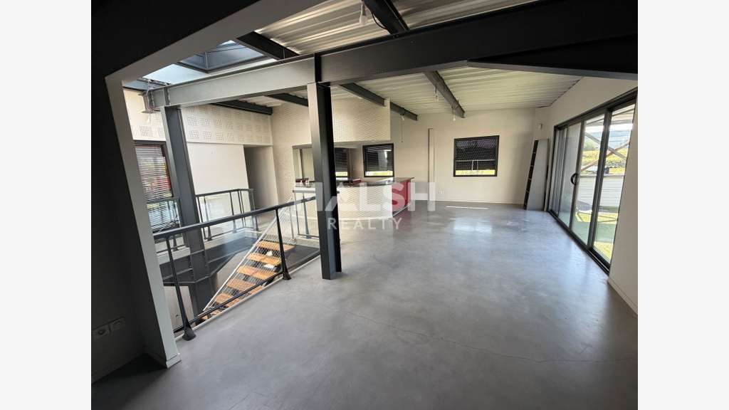 Bâtiment indépendant mixte  à Cessieu 
