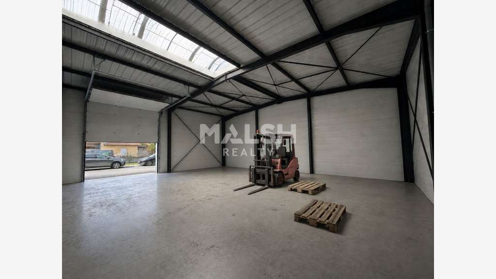 Bâtiment indépendant mixte  à Cessieu 