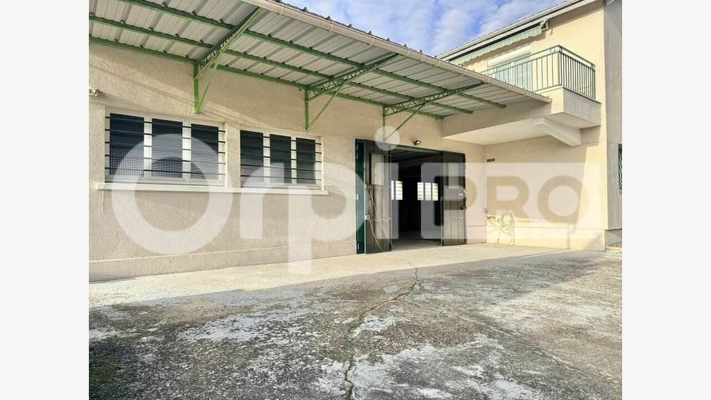 Local d'activité de 250m² à vendre à Champlan