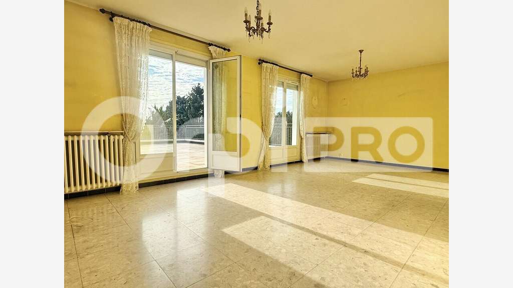 Local d'activité de 250m² à vendre à Champlan