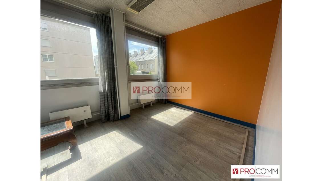 Local 38m² R+1 avec ascenseur à vendre à Chartres