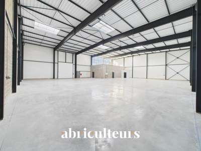 Bâtiment d'activité de 755 m² en vente à 1h de Par