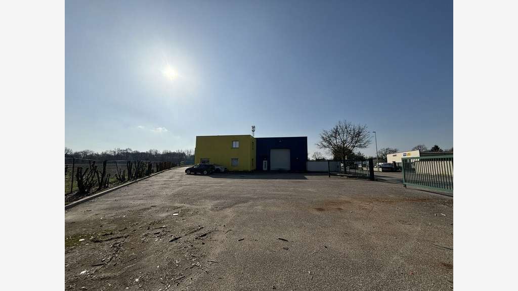 AV local d'activité 941m² à Charvieu-Chavagneux