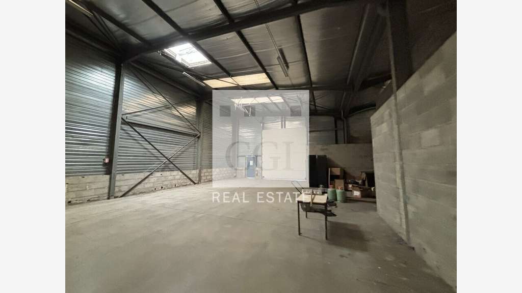 AV local d'activité 941m² à Charvieu-Chavagneux