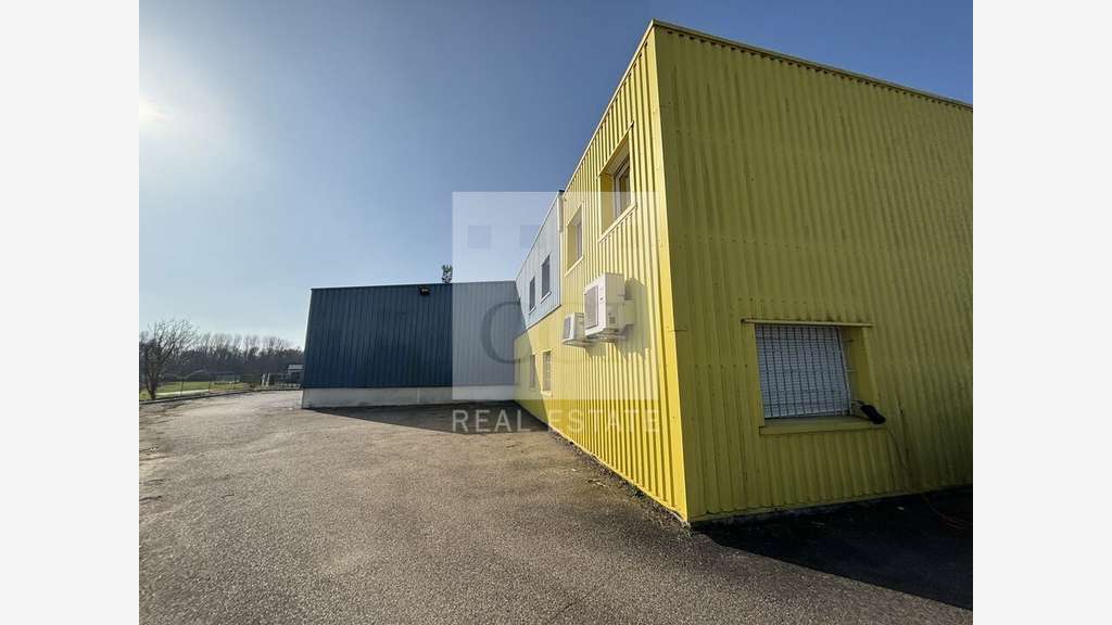 AV local d'activité 941m² à Charvieu-Chavagneux