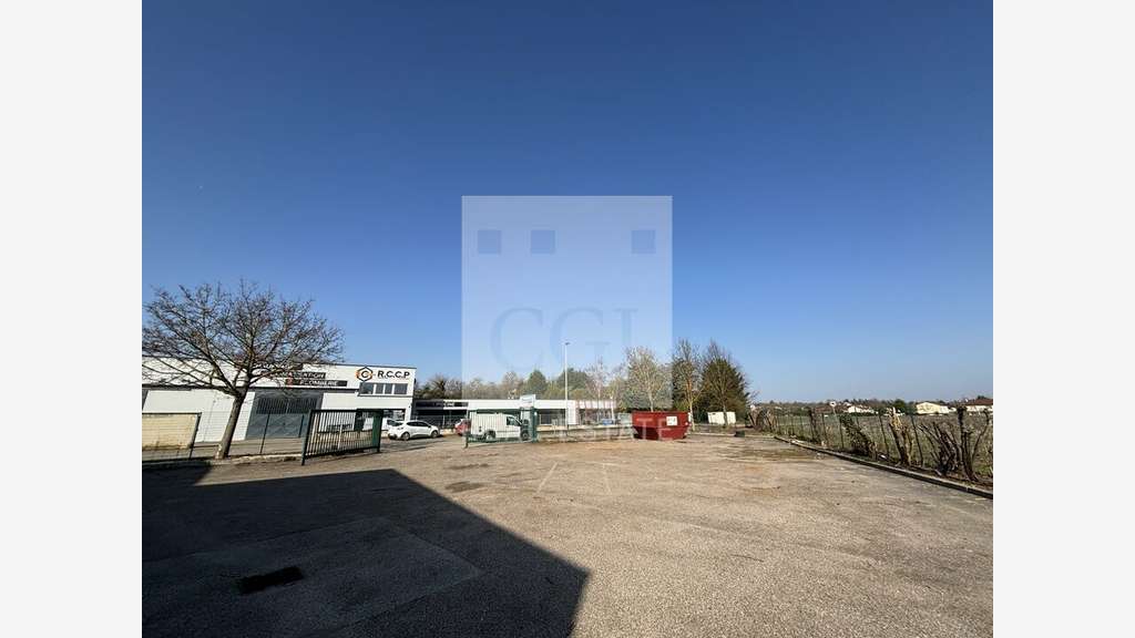 AV local d'activité 941m² à Charvieu-Chavagneux