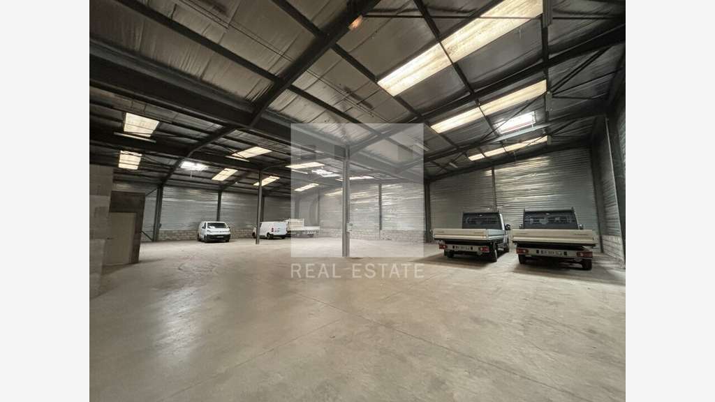 AV local d'activité 941m² à Charvieu-Chavagneux