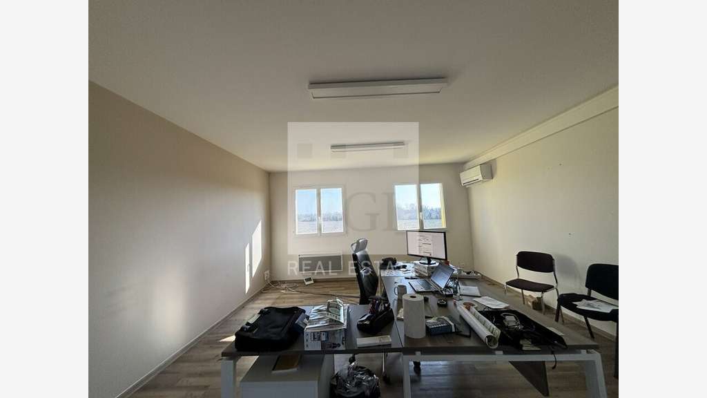 AV local d'activité 941m² à Charvieu-Chavagneux