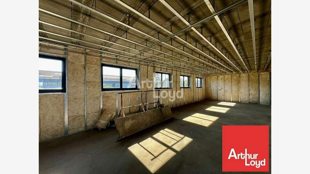 Local d'activité 180m² à vendre à Châtellerault