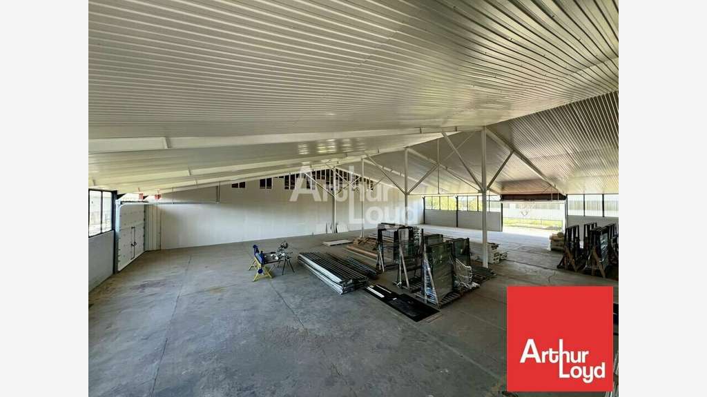 Local d'activité 180m² à vendre à Châtellerault