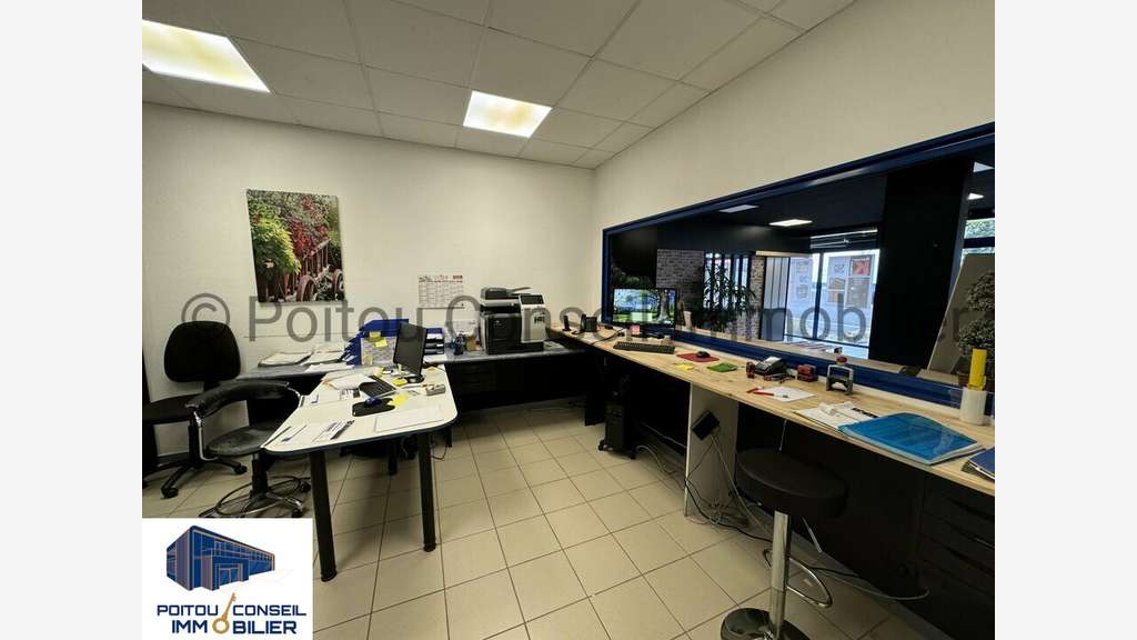 AV local activité 932m² Chauray emplacement top