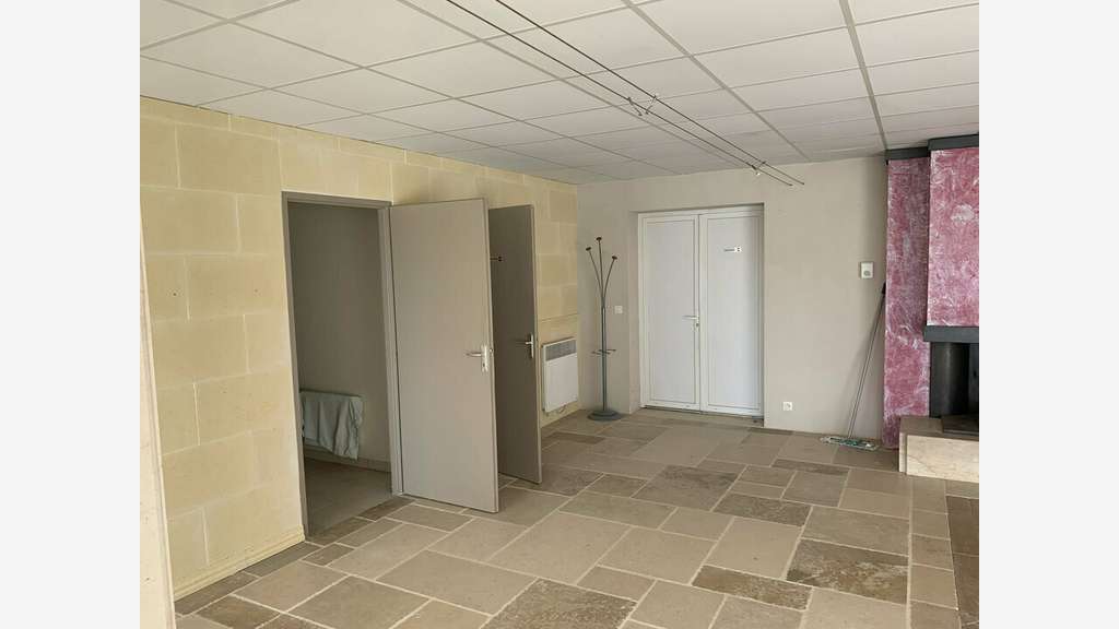AV local d'activités 373m² Chazelles prox Marthon