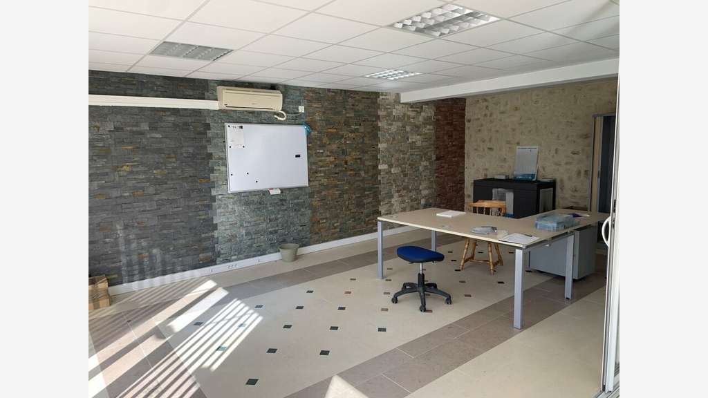 AV local d'activités 373m² Chazelles prox Marthon