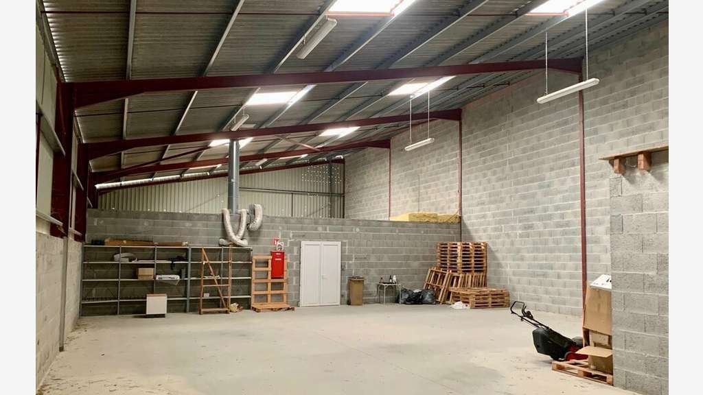 AV local d'activités 373m² Chazelles prox Marthon