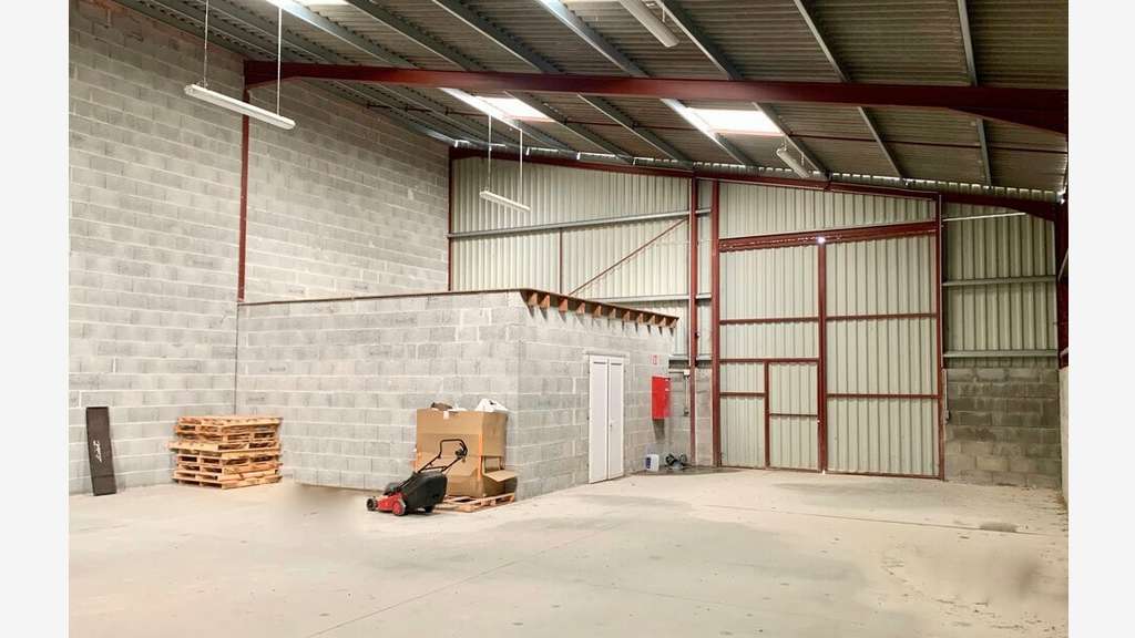AV local d'activités 373m² Chazelles prox Marthon