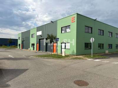 Local d'activités récent à vendre à Civrieux 