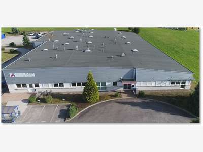 Site industriel 2 840m² à reprendre à Cleurie 