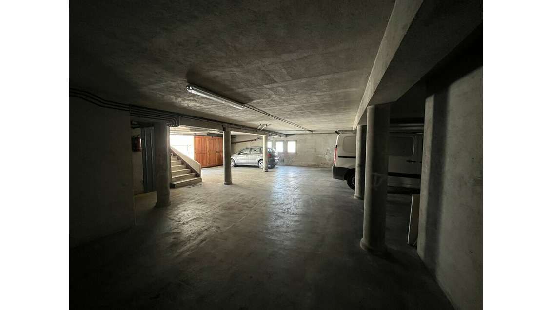 VENTE ENTREPOT AVEC STATIONNEMENTS - CONTES