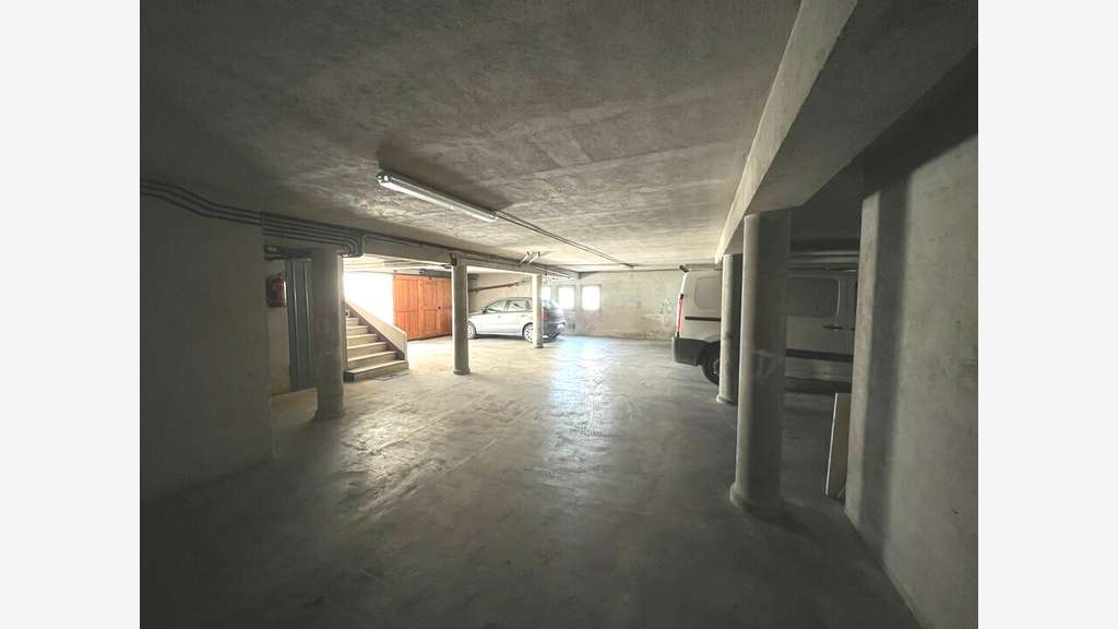Vente entrepôt 150m² avec stationnements à Contes