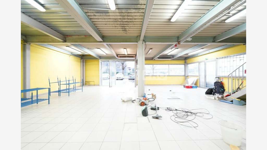 Vente local mixte à louer 215m² à Corbas