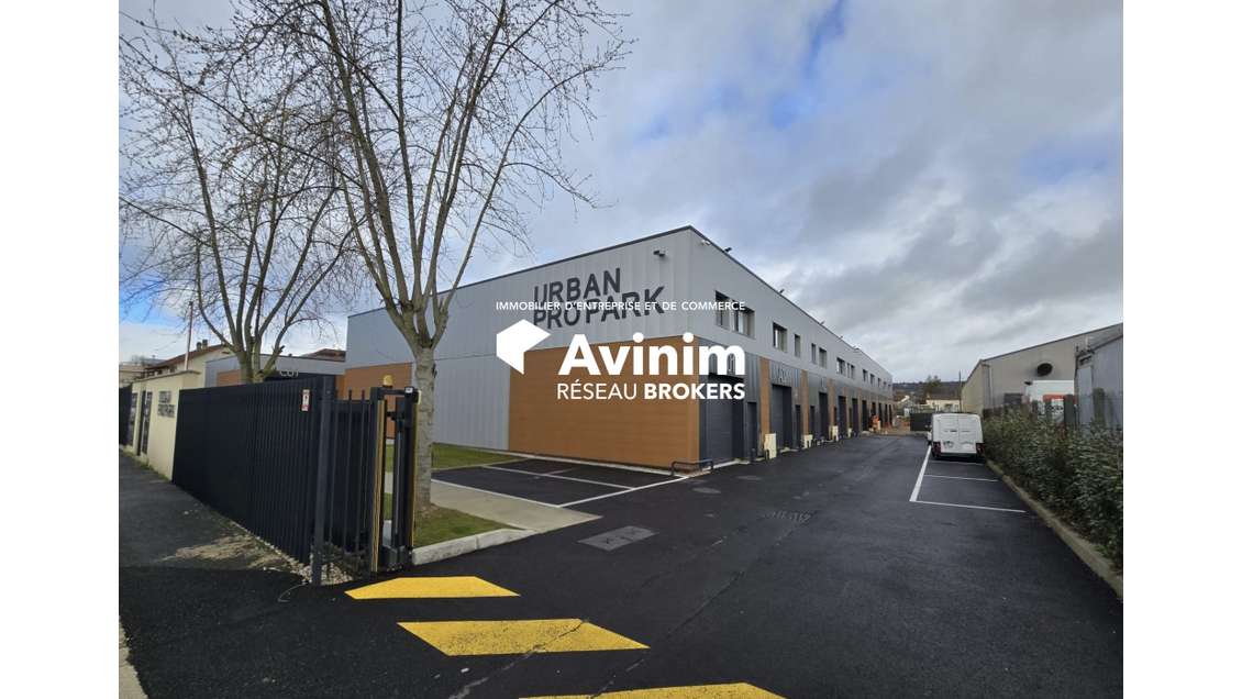 A VENDRE LOCAUX NEUFS MIXTES 142 M²