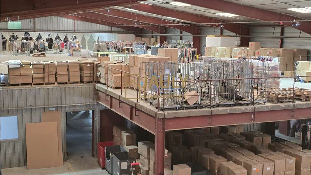 Entrepot rénové 4 540 m² Coulommiers / Fe