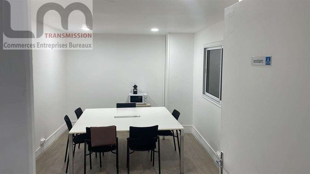 Cède locaux d'activité bureaux 990m² à Courbevoie